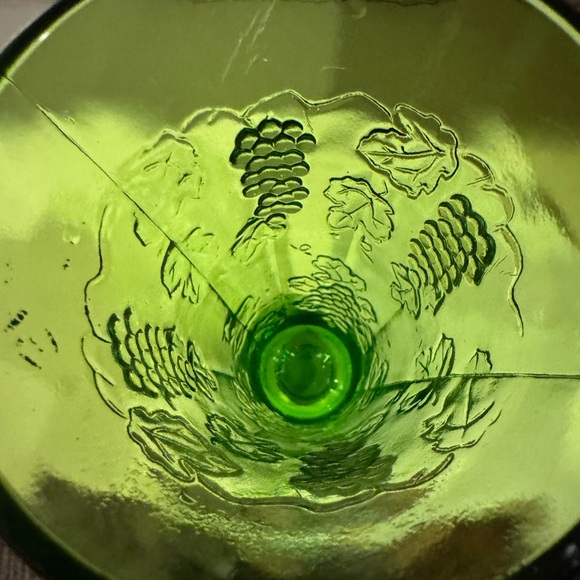 Vintage Colony Green Indiana Glass Vase Raised Grape Pattern Circa 40s-50s - Picture 6 of 6